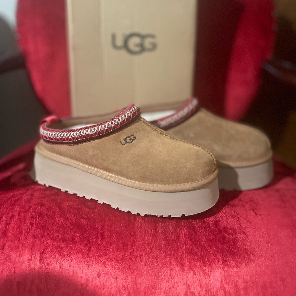 Brand New never worn UGG platform